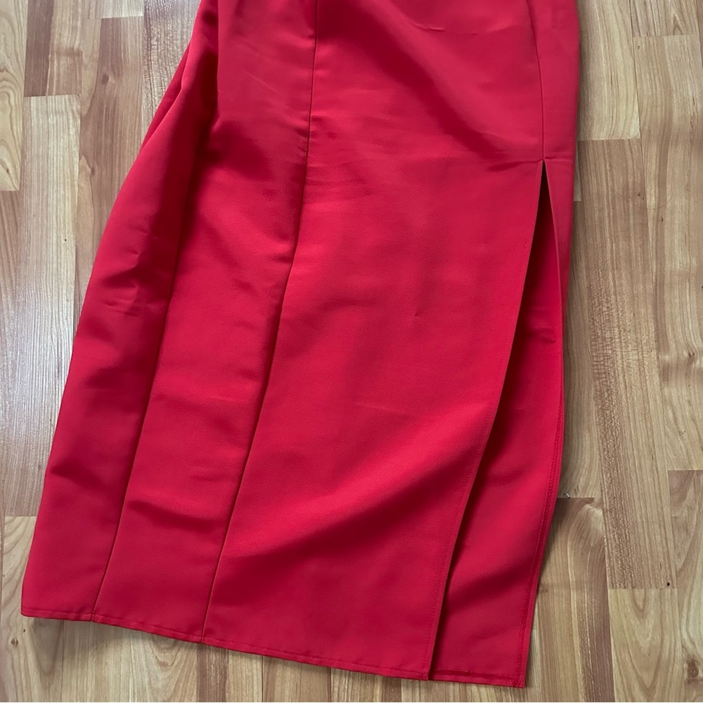 Red Dress - Picture 4 of 4